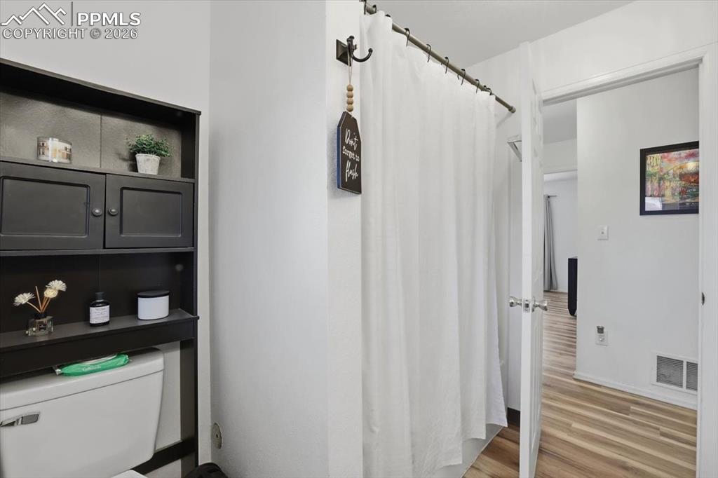 Image 12 of 27: Bathroom