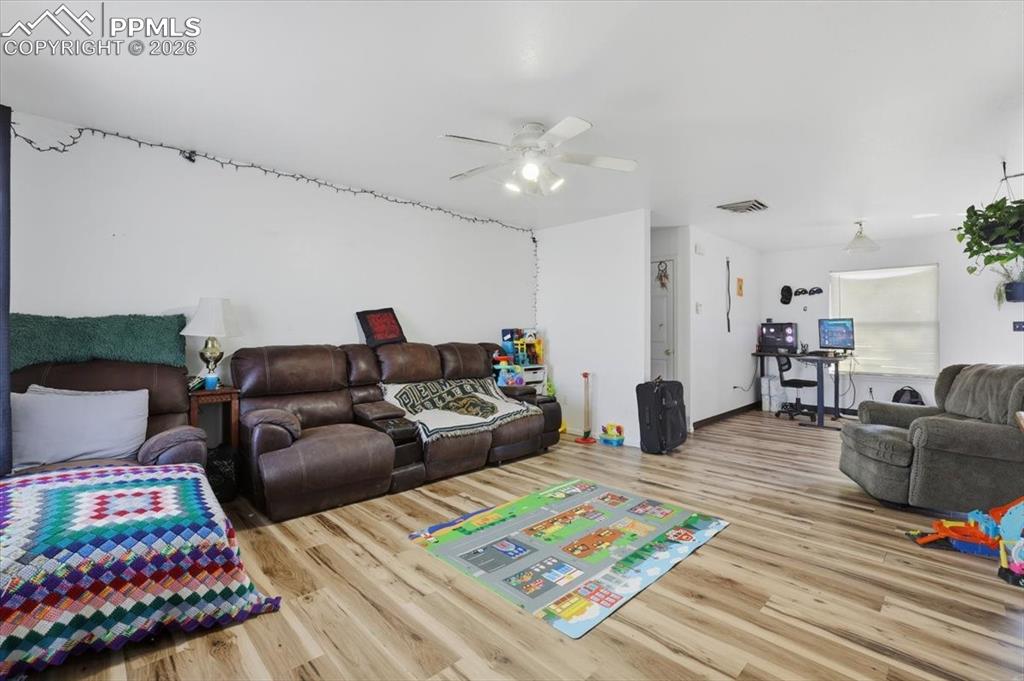 Image 18 of 27: Living Room