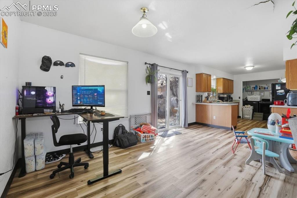 Image 20 of 27: Dining Room