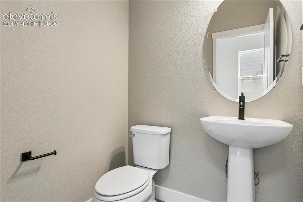 Image 11 of 30: Bathroom