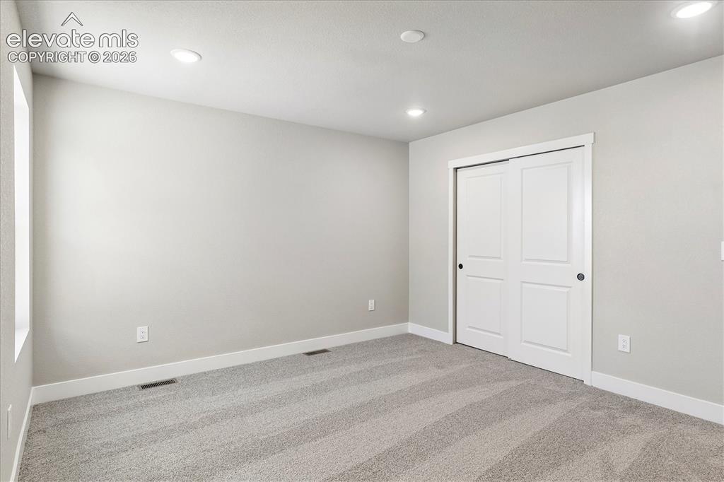 Image 17 of 30: Bedroom
