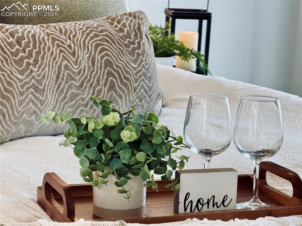 Image 15 of 38: Detailed view