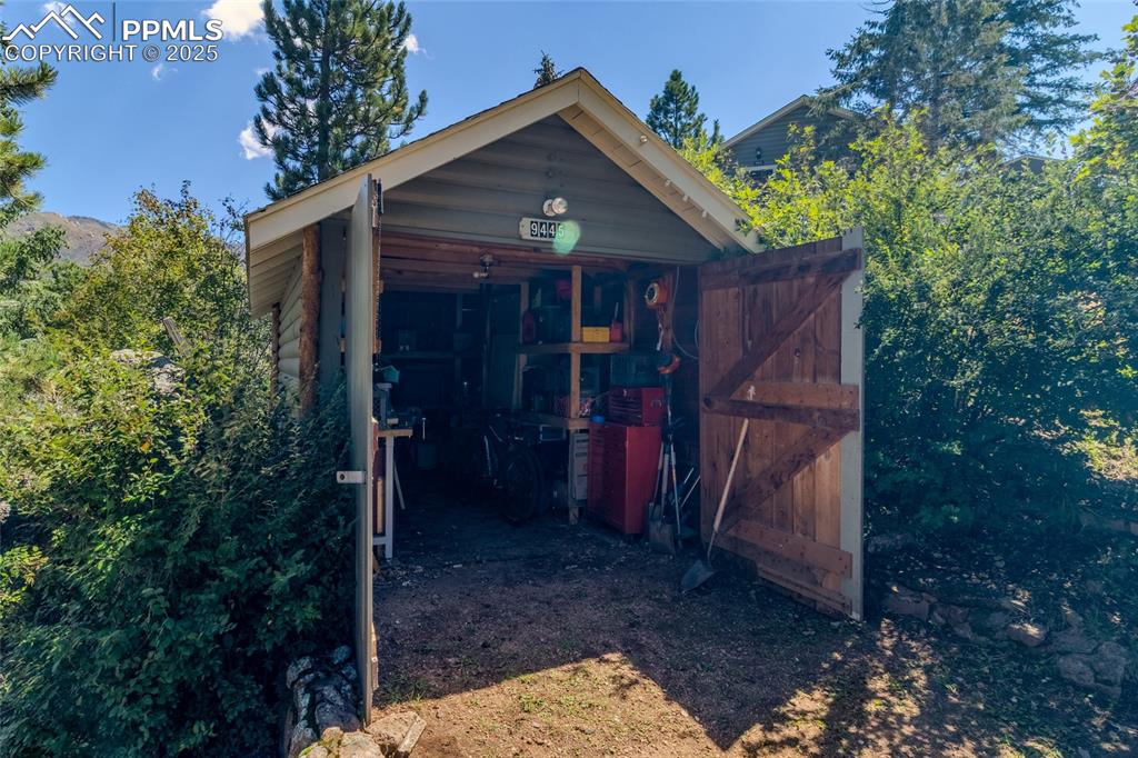 Image 36 of 43: View of outbuilding