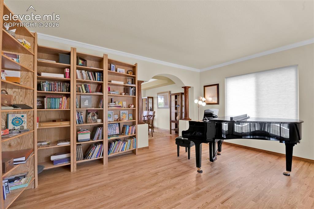 Image 12 of 50: Sitting Room