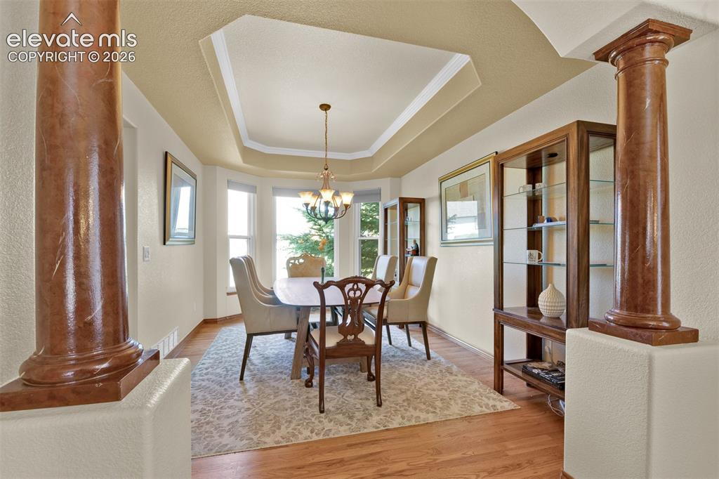 Image 13 of 50: Dining Area