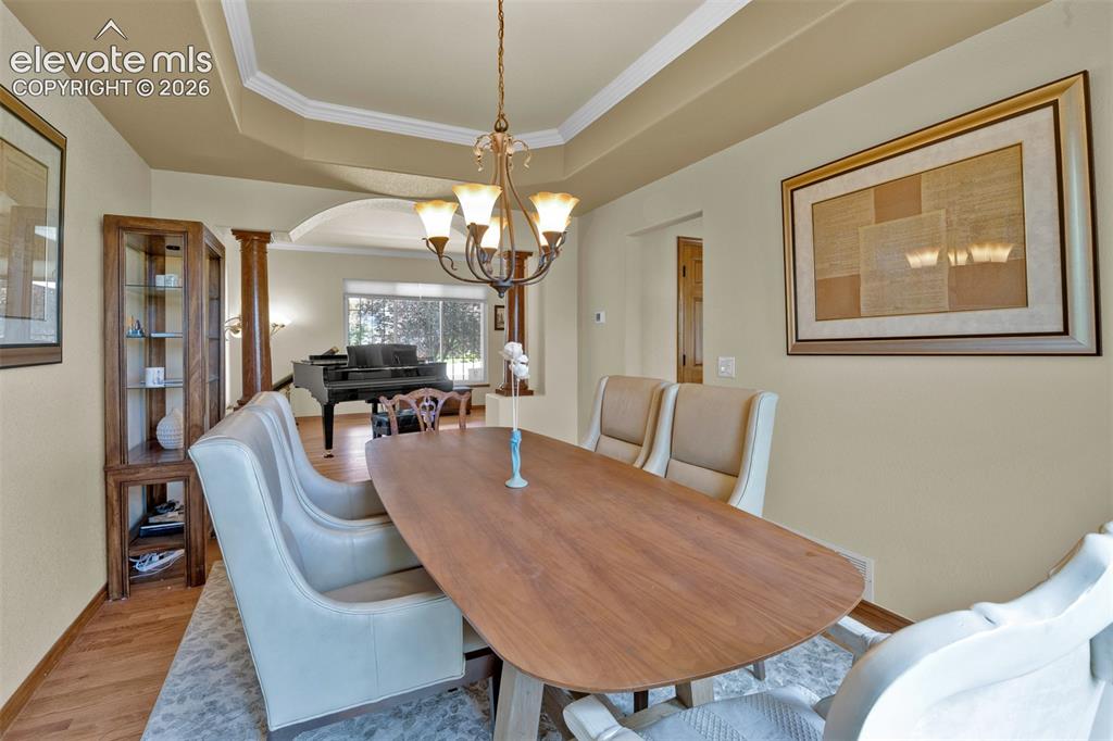 Image 14 of 50: Dining Area