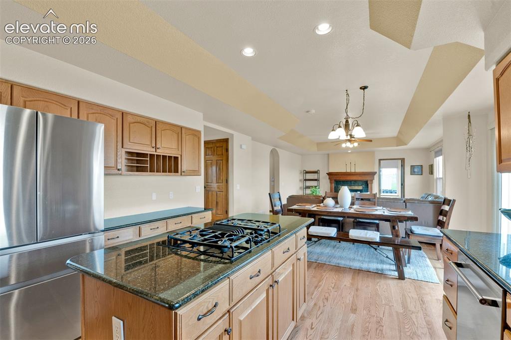 Image 17 of 50: Kitchen