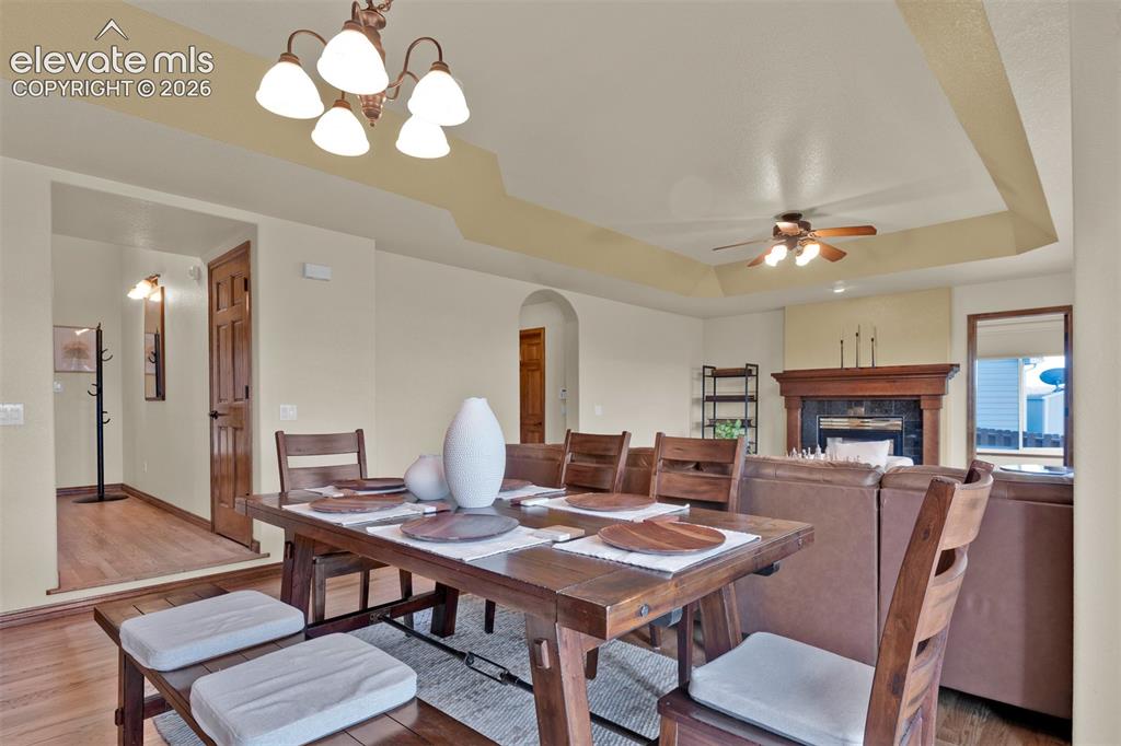 Image 20 of 50: Dining Area