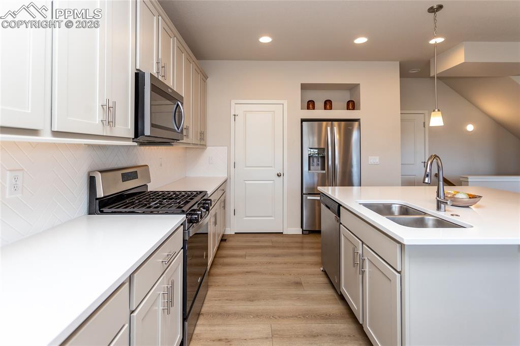 Image 16 of 50: Kitchen