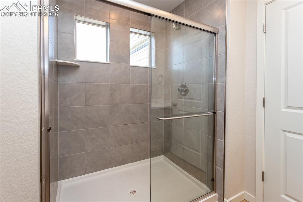 Image 24 of 50: Bathroom