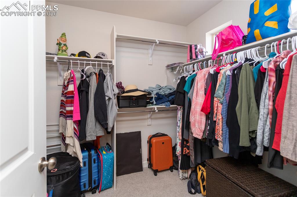 Image 25 of 50: Closet