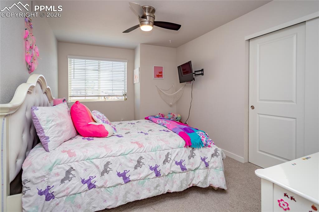 Image 26 of 50: Bedroom