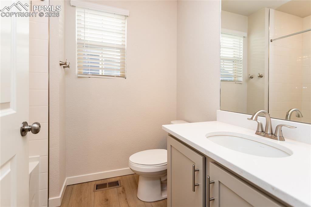 Image 27 of 50: Bathroom