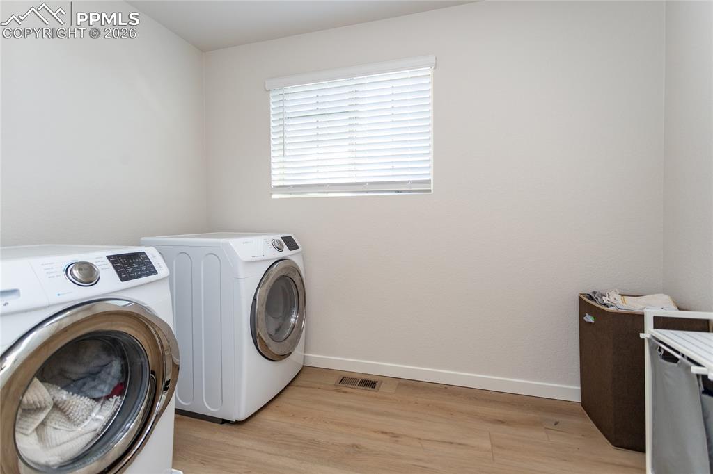 Image 31 of 50: Laundry