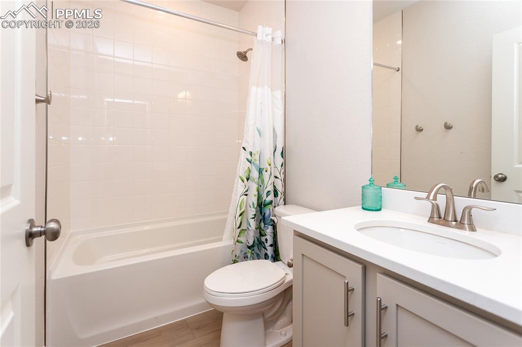 Image 37 of 50: Bathroom