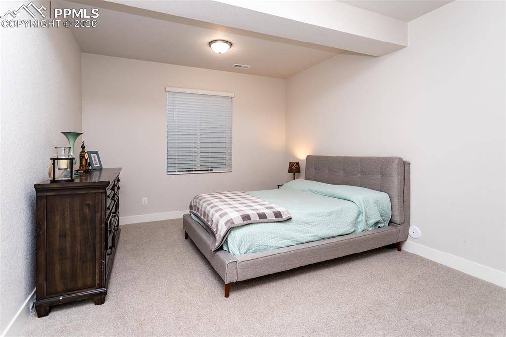 Image 38 of 50: Bedroom