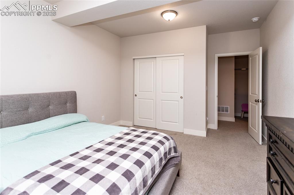 Image 39 of 50: Bedroom