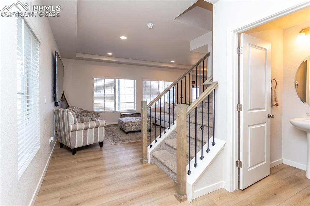 Image 5 of 50: Entry