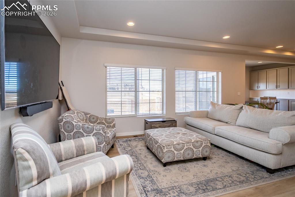 Image 8 of 50: Living Room