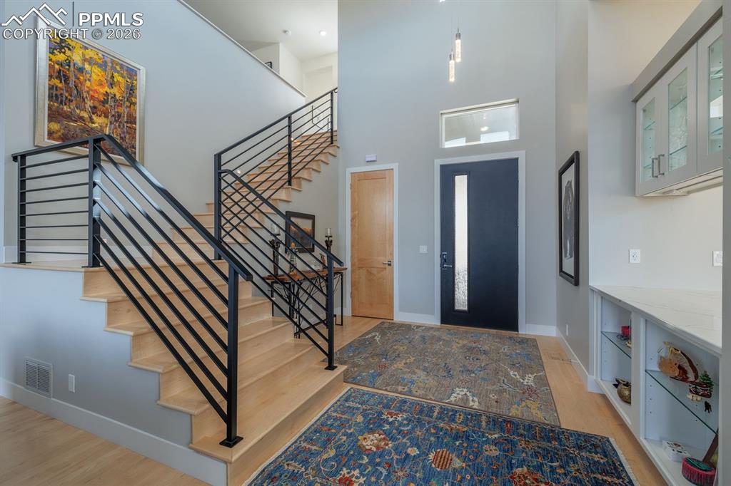 Image 10 of 50: Entry