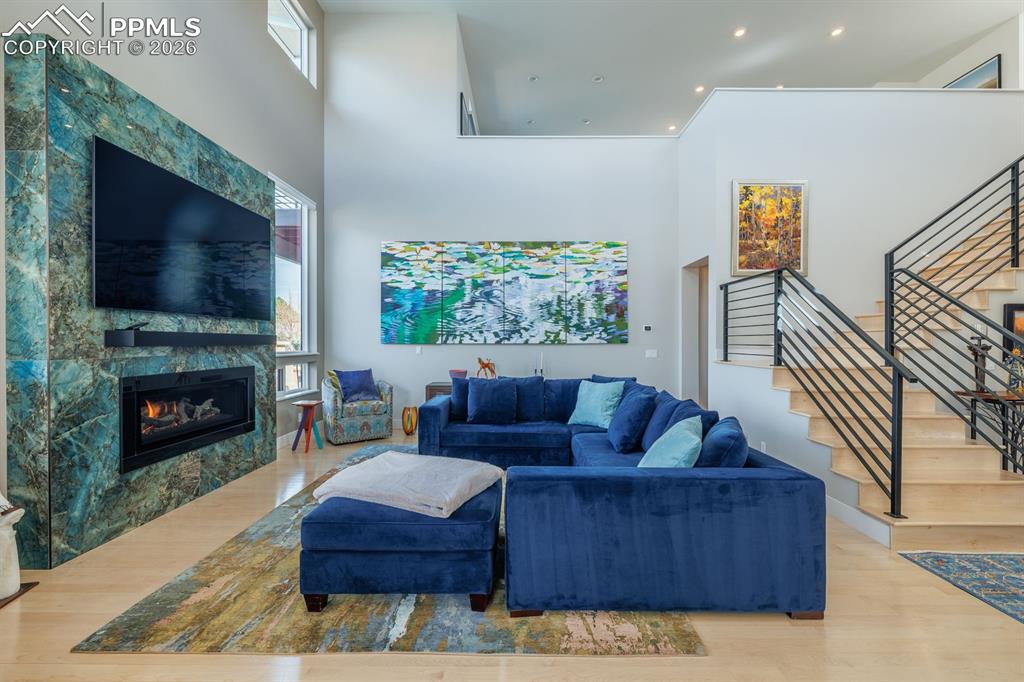 Image 11 of 50: Living Room