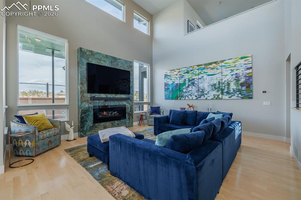 Image 12 of 50: Living Room