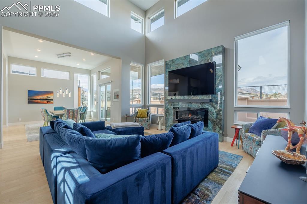 Image 13 of 50: Living Room