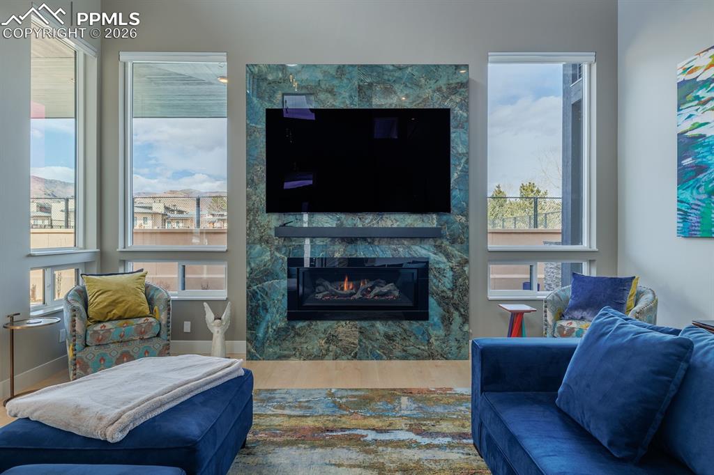 Image 14 of 50: Living Room