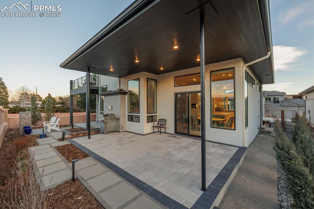 Image 17 of 50: Back of Structure