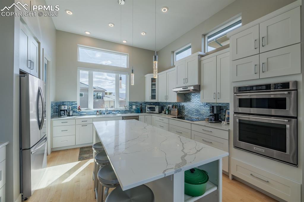 Image 20 of 50: Kitchen