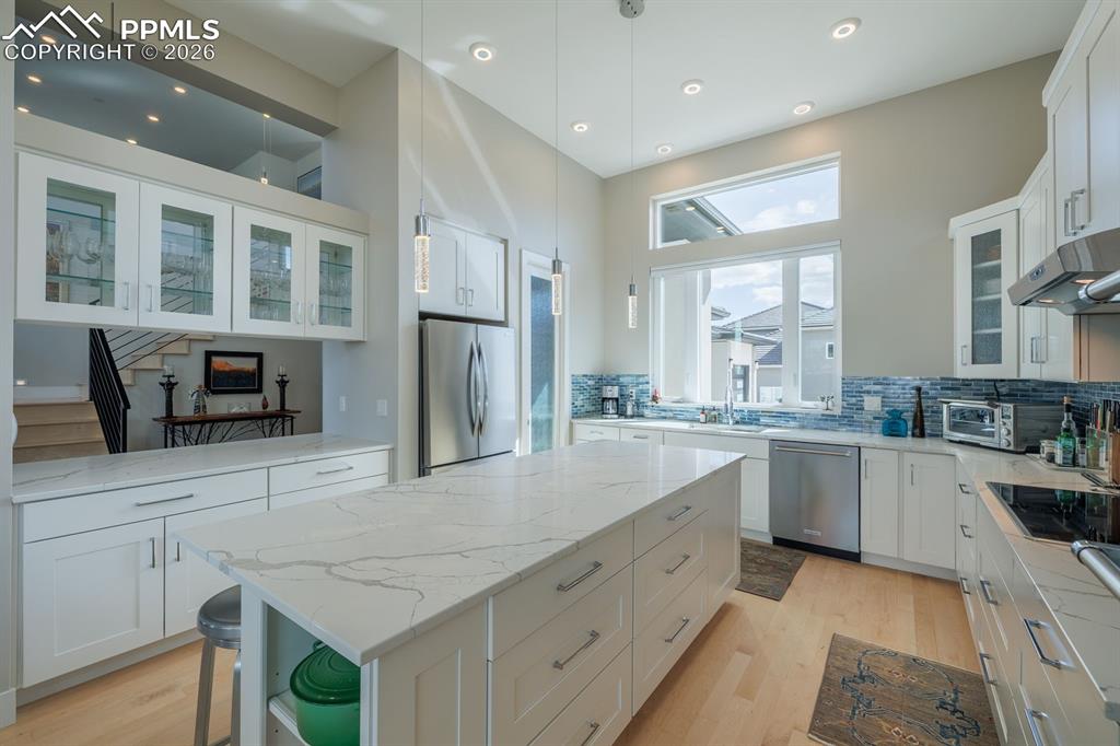 Image 21 of 50: Kitchen