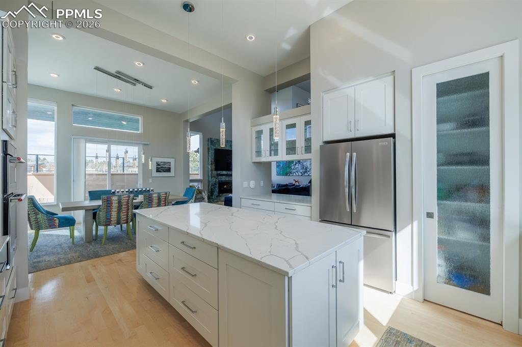 Image 23 of 50: Kitchen