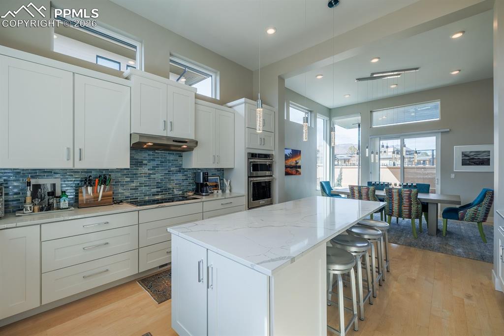 Image 24 of 50: Kitchen