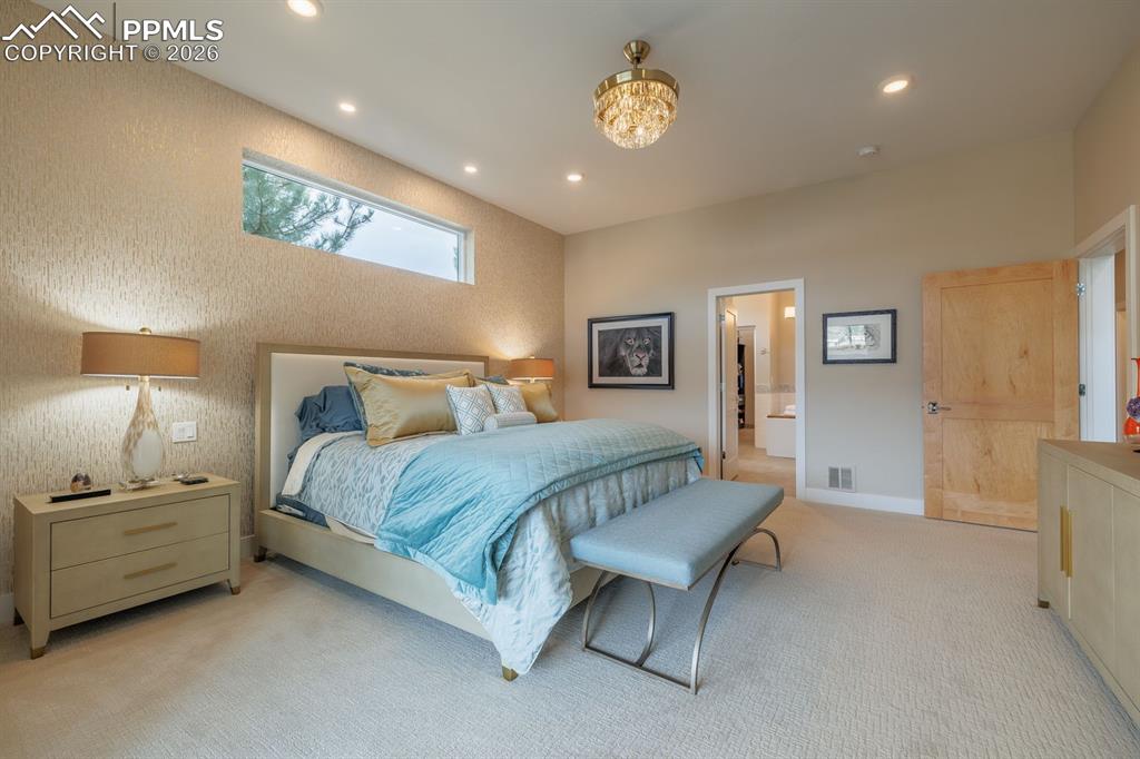 Image 26 of 50: Bedroom