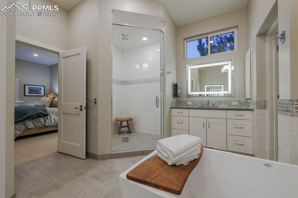 Image 29 of 50: Bathroom