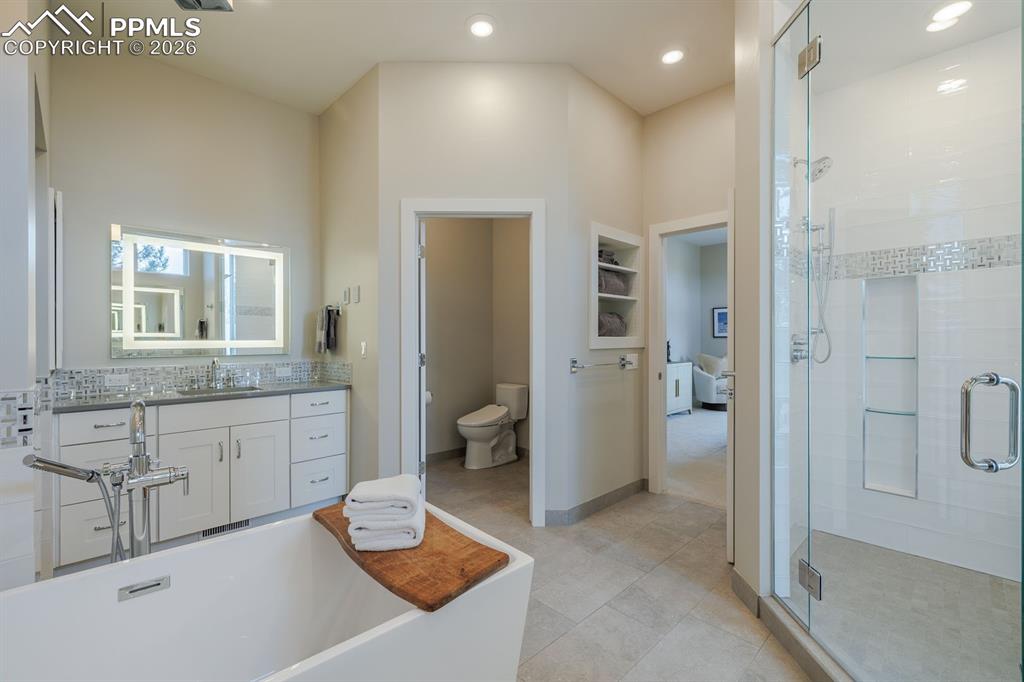 Image 30 of 50: Bathroom