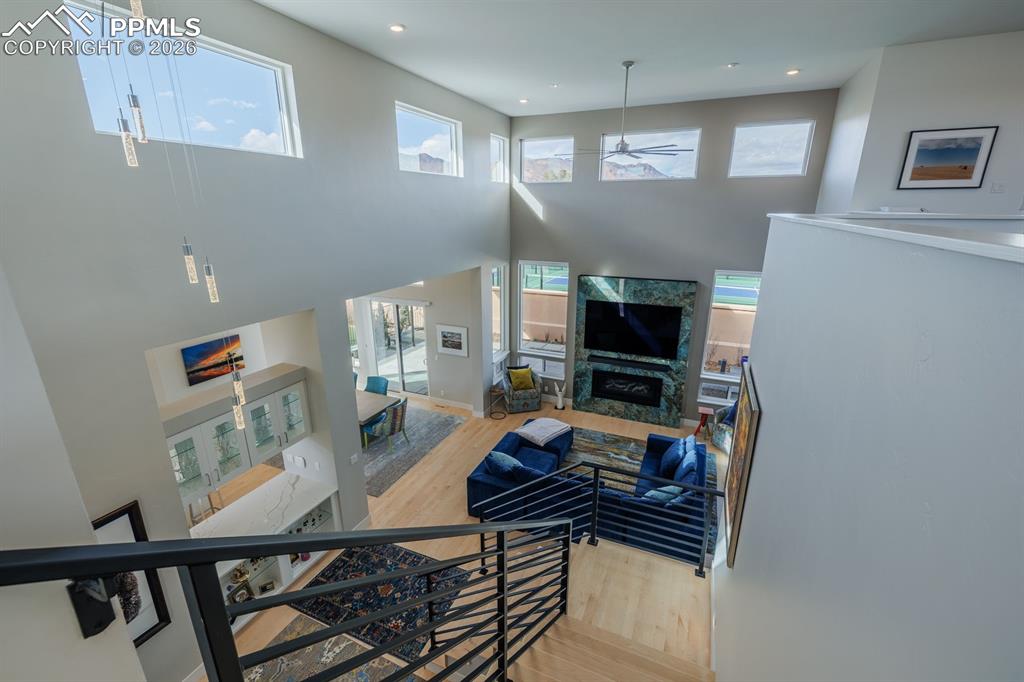 Image 35 of 50: Living Room