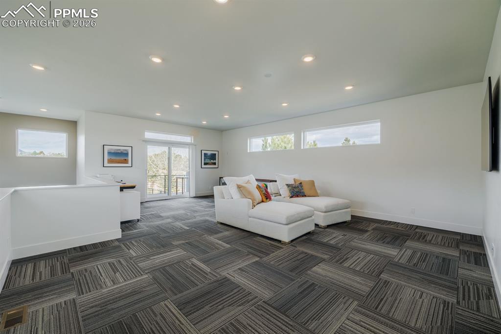 Image 36 of 50: Sitting Room