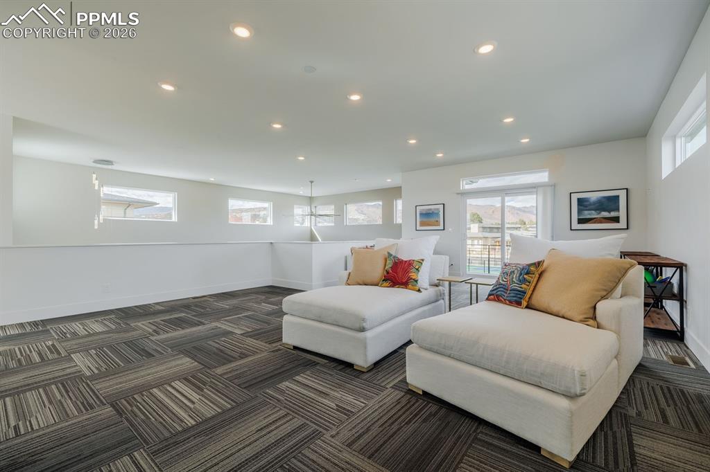 Image 38 of 50: Living Room