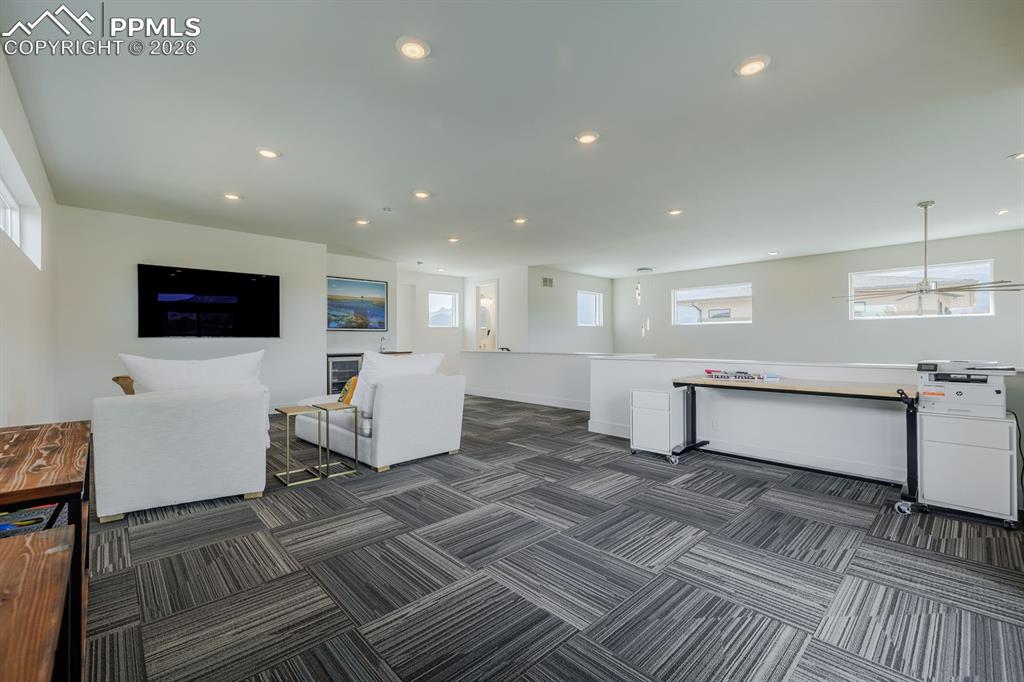 Image 39 of 50: Living Room