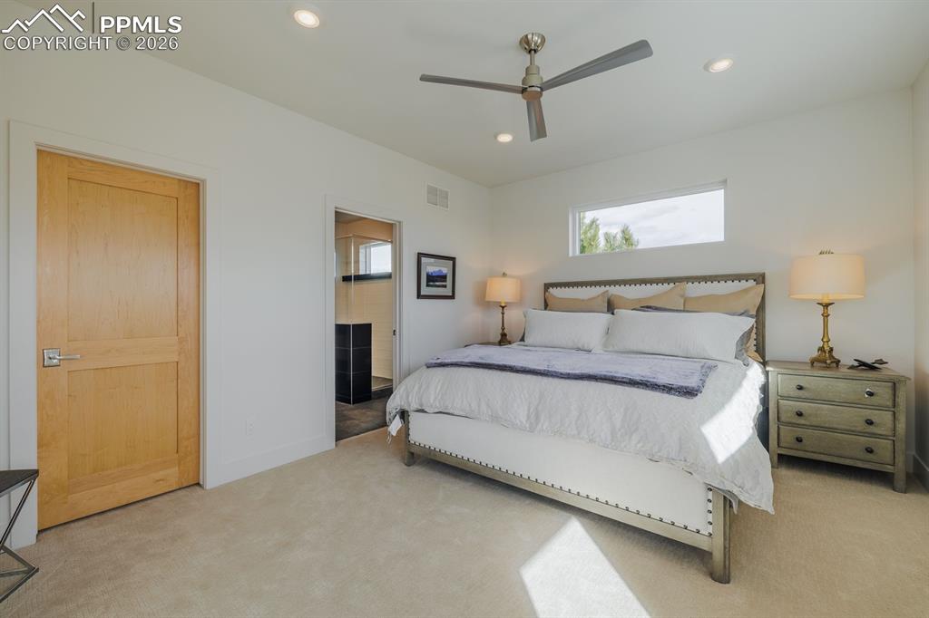 Image 41 of 50: Bedroom