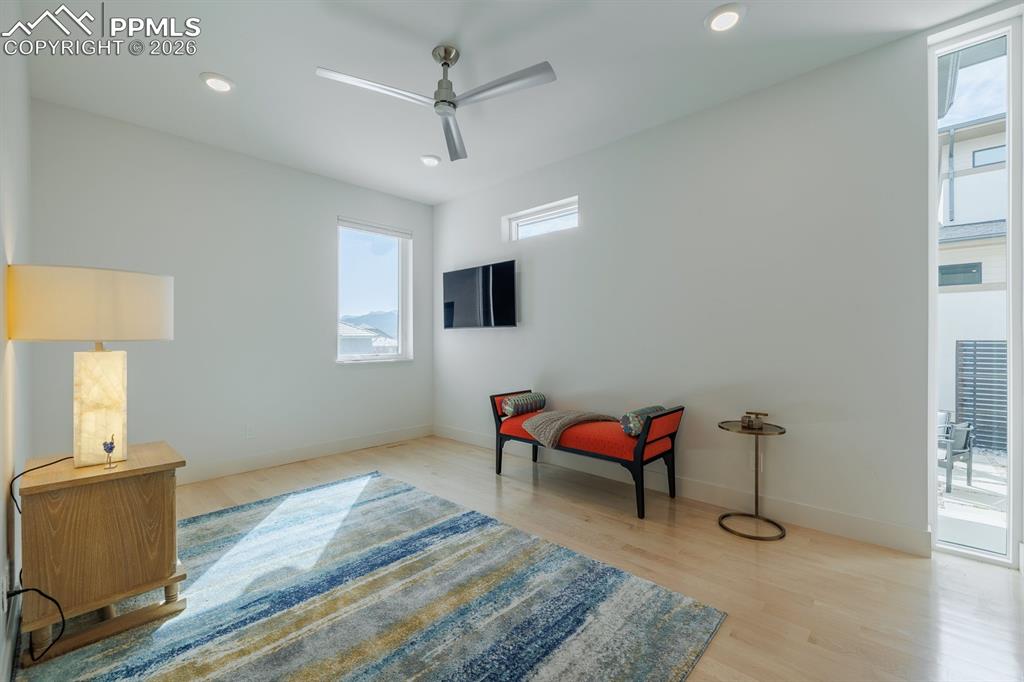 Image 45 of 50: Sitting Room