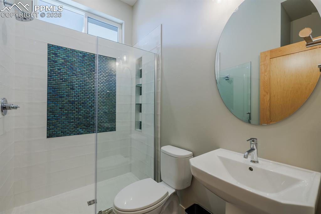 Image 46 of 50: Bathroom