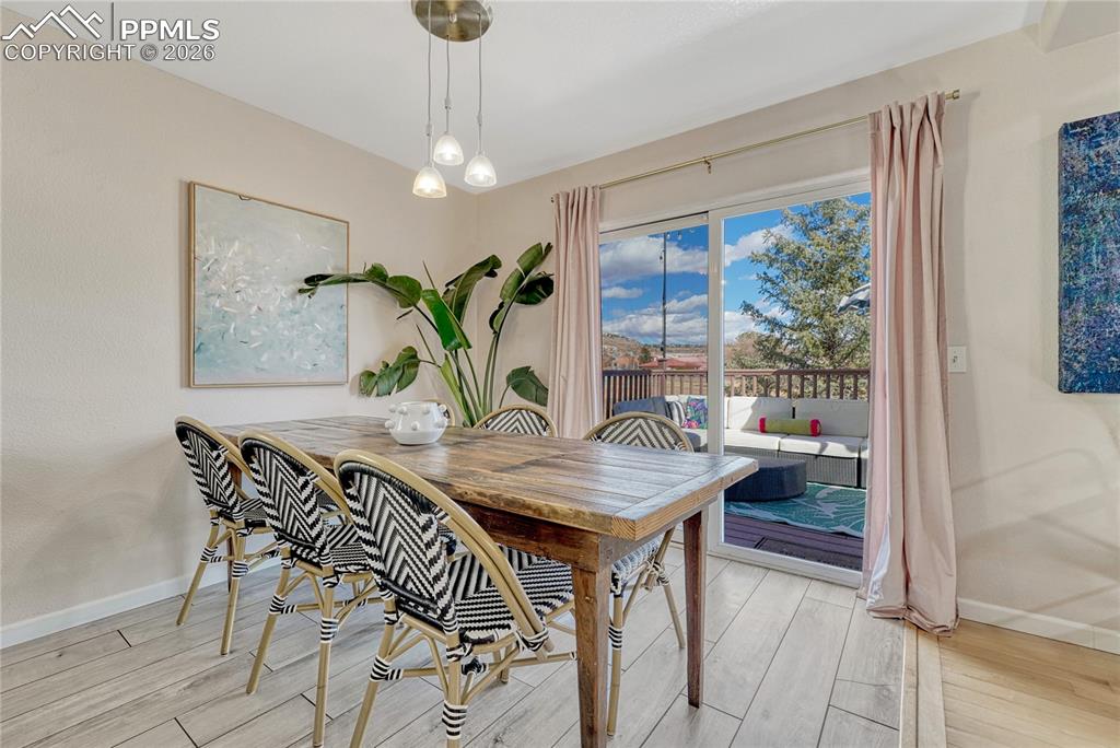 Image 11 of 47: Dining Area