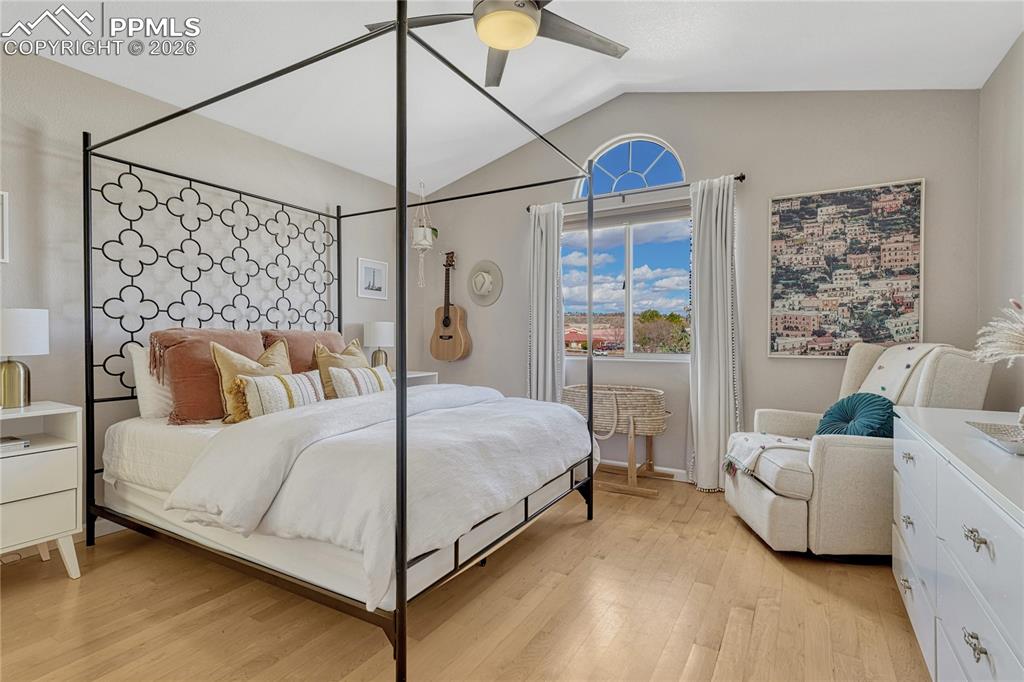 Image 14 of 47: Bedroom