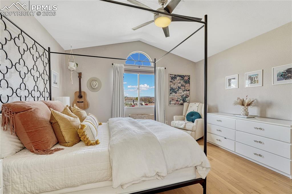 Image 15 of 47: Bedroom