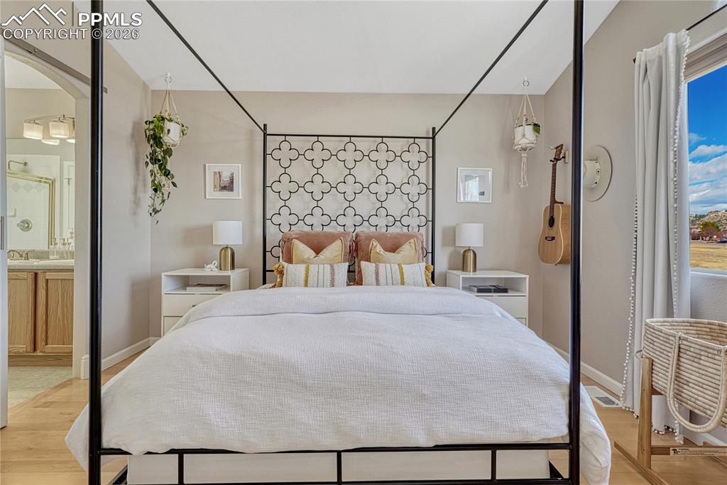 Image 16 of 47: Bedroom