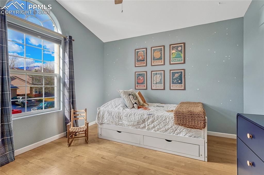 Image 22 of 47: Bedroom