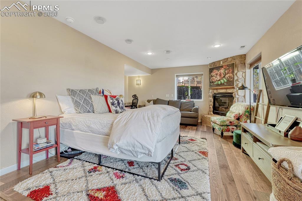 Image 26 of 47: Bedroom