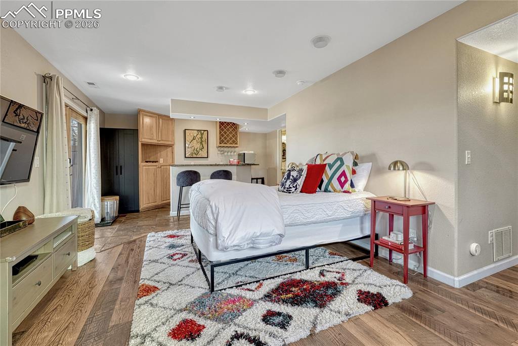 Image 27 of 47: Bedroom